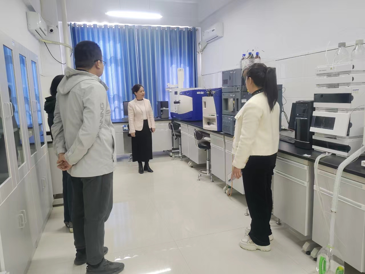 2023.3.26 实验中心开展药化实验室安全检查2.jpg