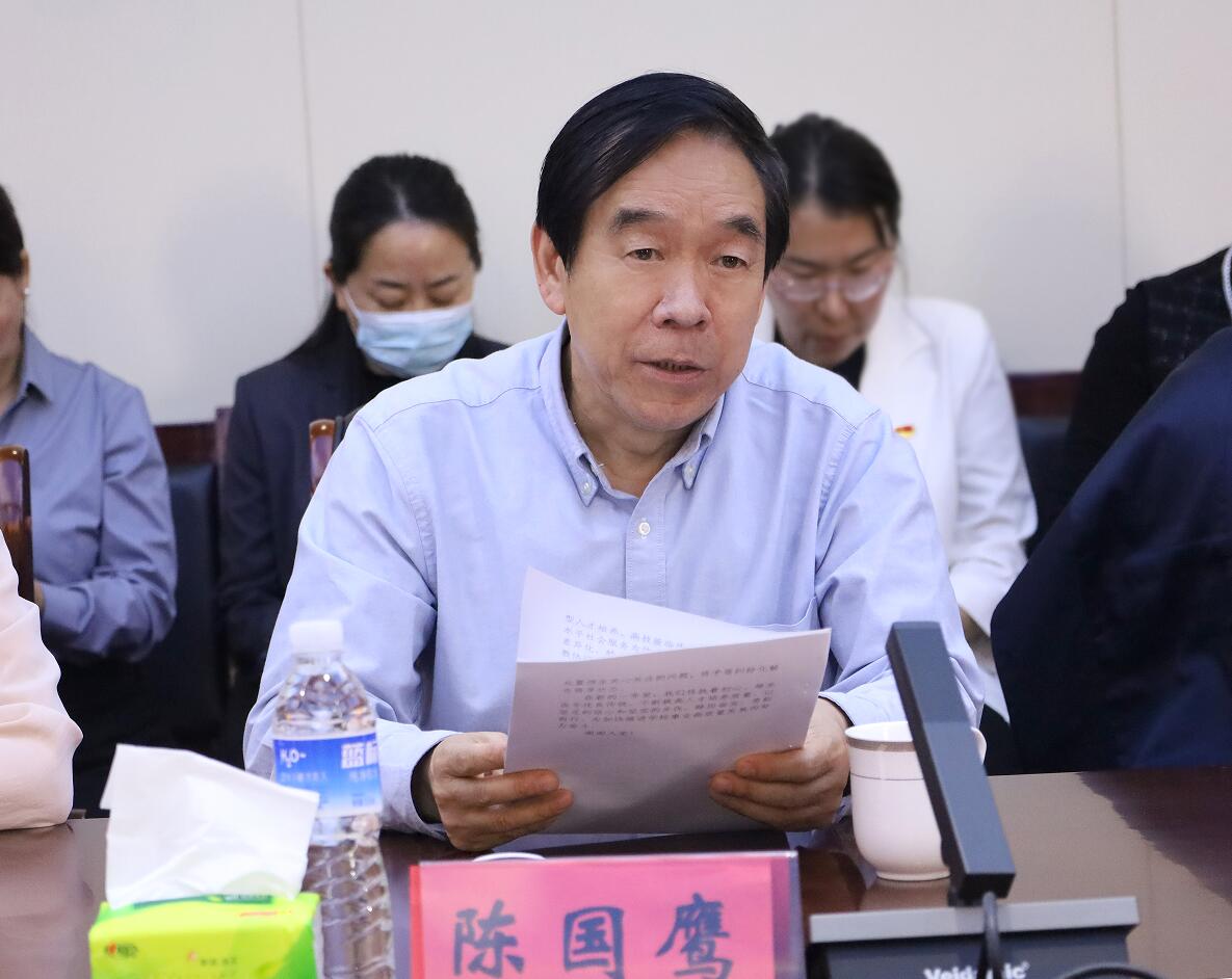 年检专家组组长陈光华讲话4月22日,省教育厅年检专家组一行七人,由