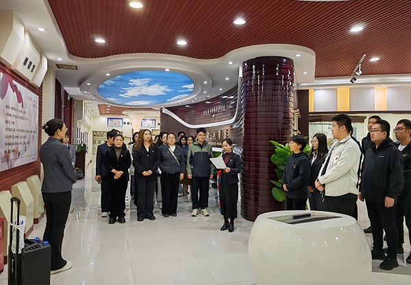 1高书记在科学观主持活动 - 副本.jpg