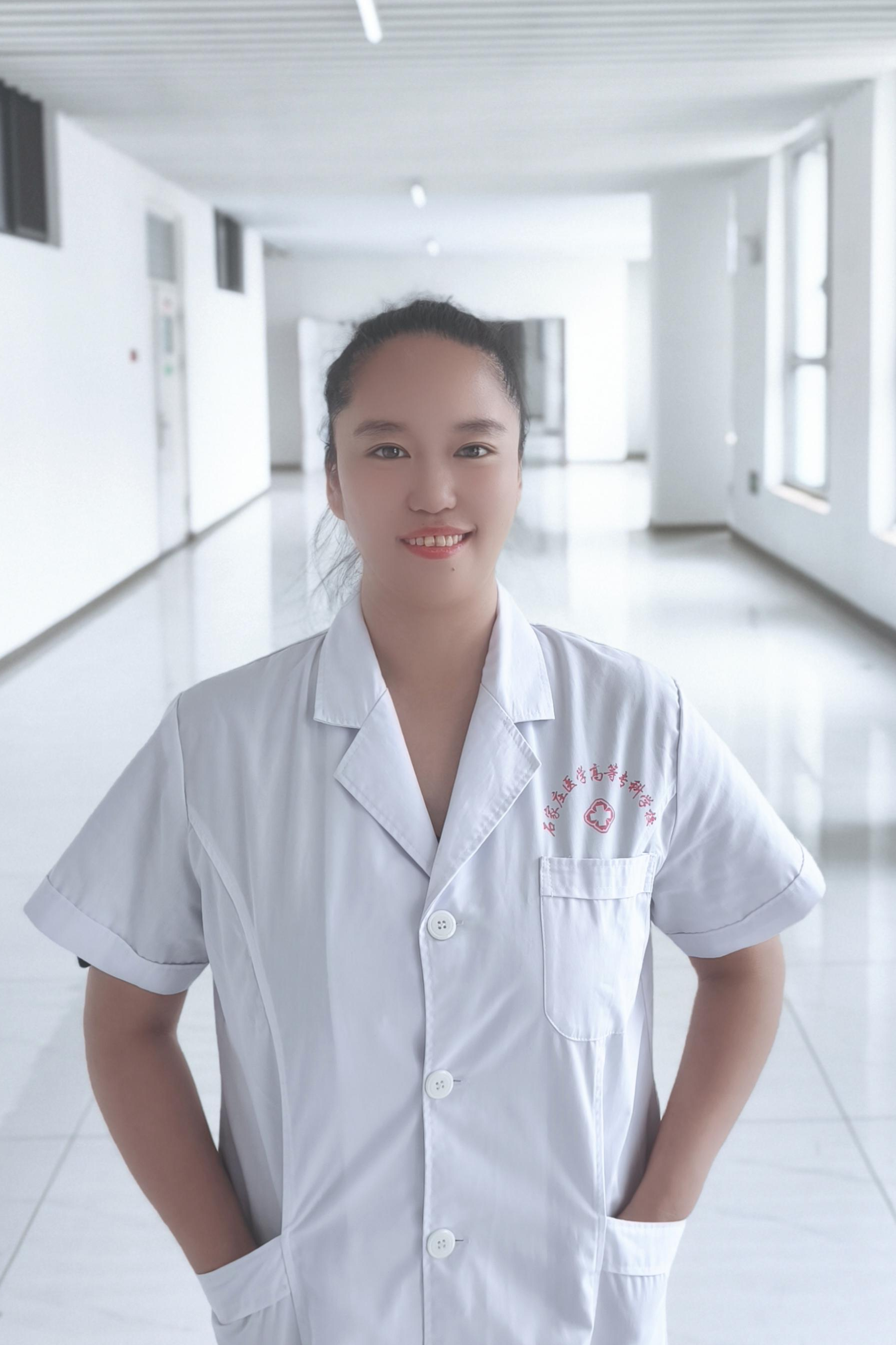 李娅(1).png