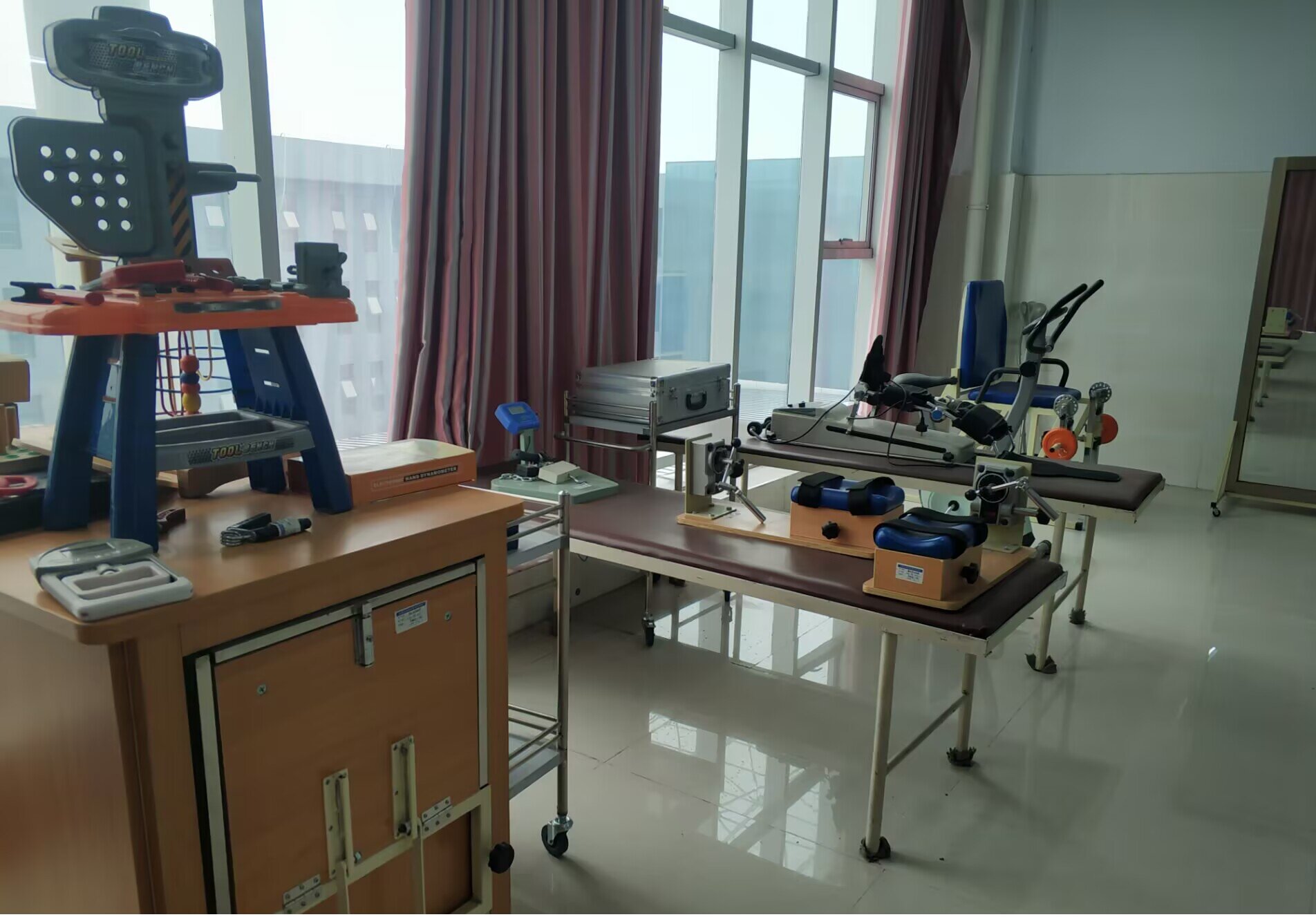 图片7  物理治疗实训设备.jpg