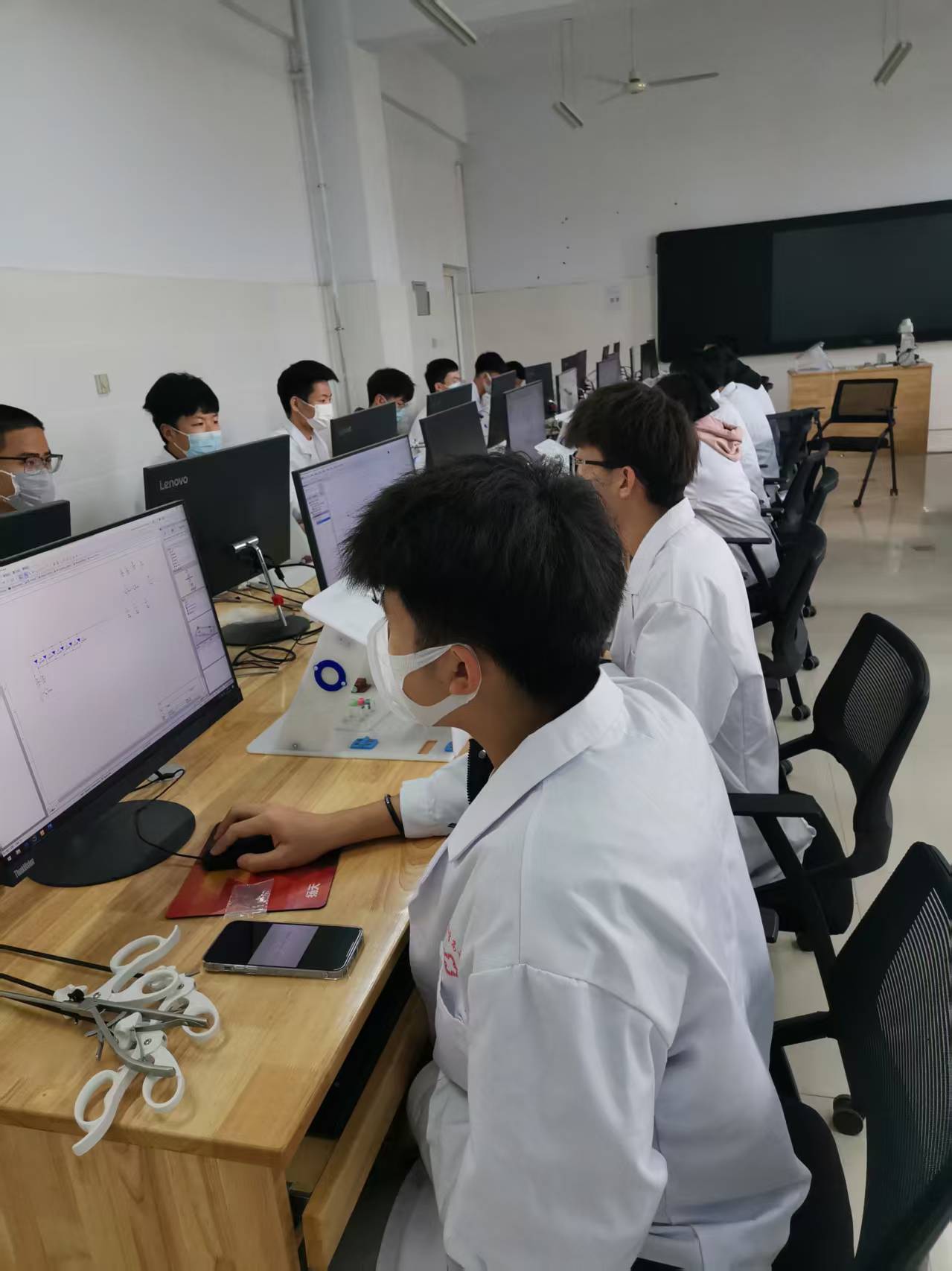 照片20：医疗器械实训室.jpg