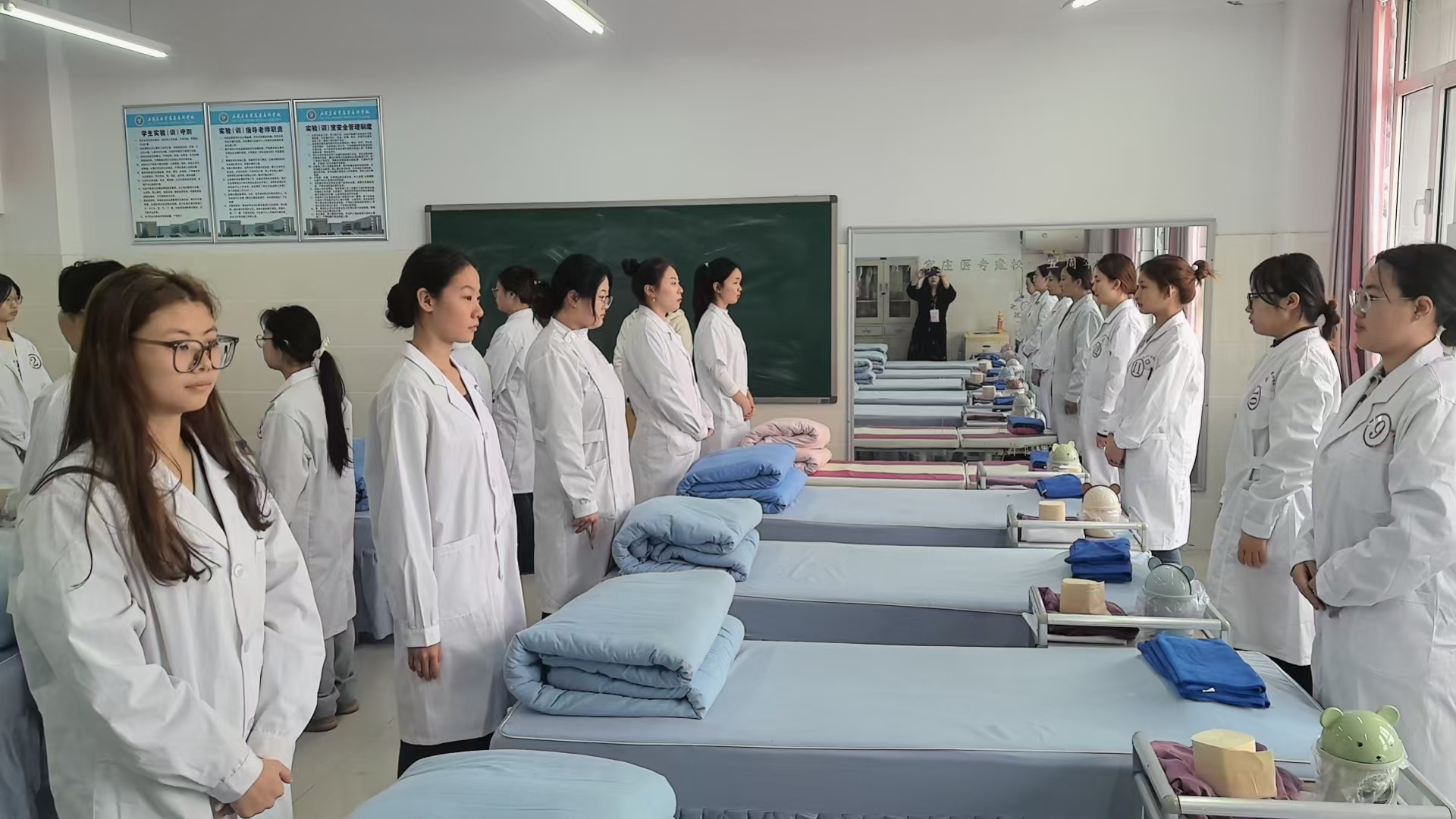 图2 中医美容实训室.jpg