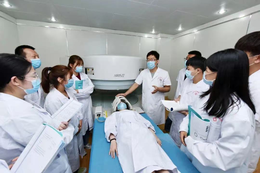照片8：影像实训室3.jpg